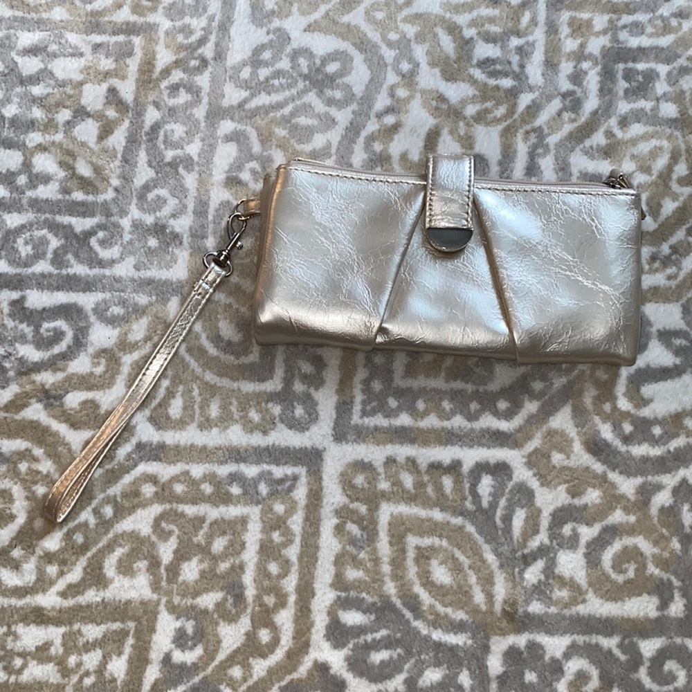 Light gold wristlet
